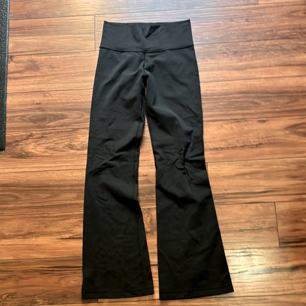 Sz 6 Lululemon flare yoga pants - worn once